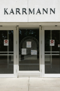 Student Senate to vote on library door resolution