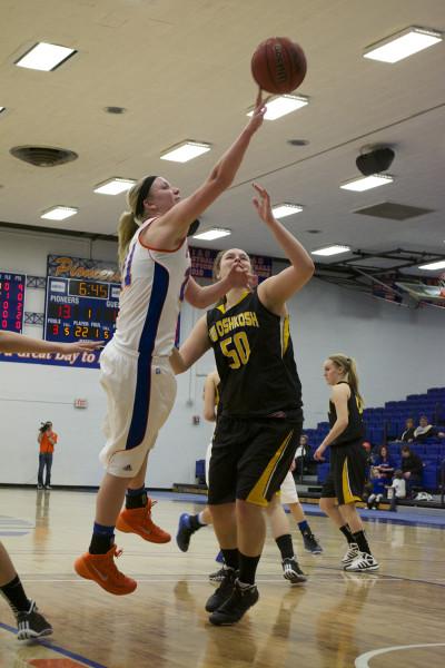 Lone senior Carmody honored, Pioneers sweep season series against UW-La Crosse Eagles