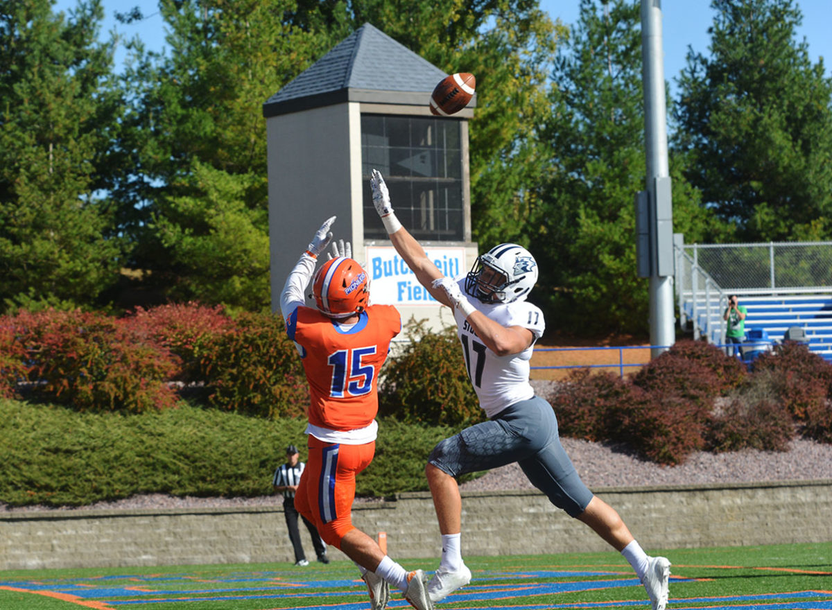 Senior wide receiver Tim Jansen pulls in a reception with a defender closing in on him.