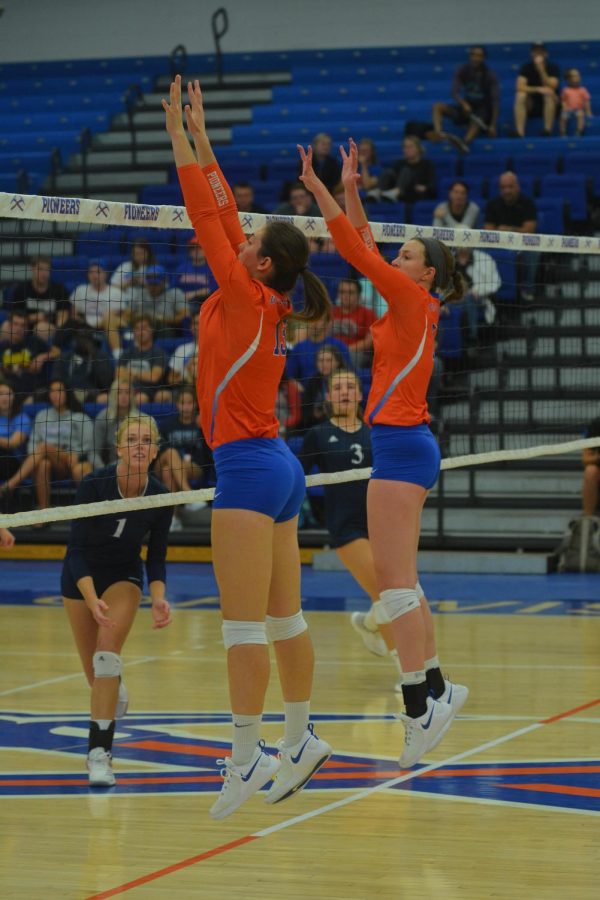 Women’s volleyball fights hard against the Blue Devils