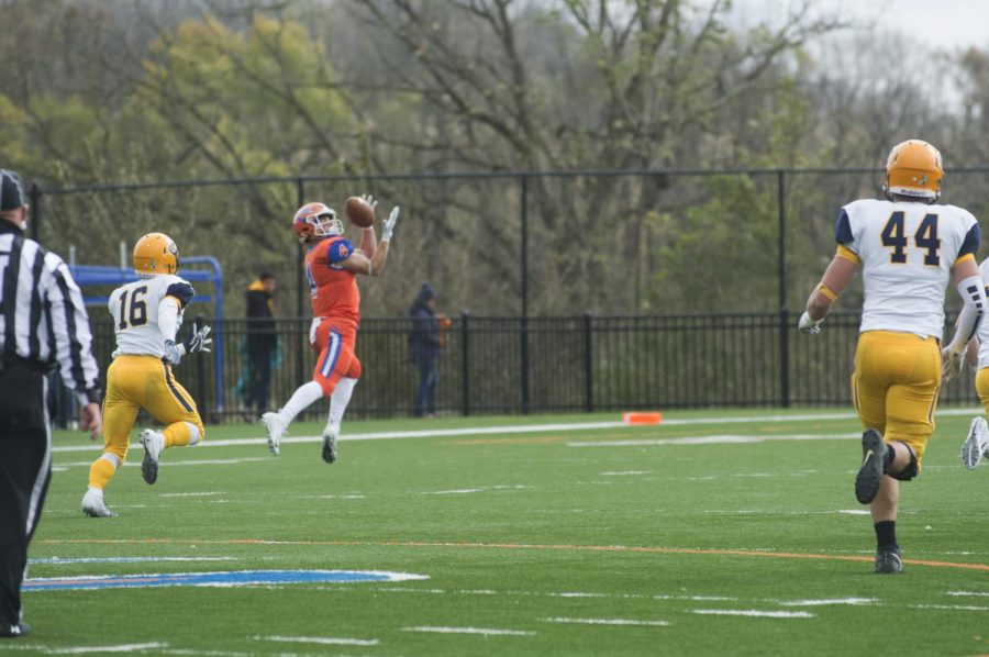 Pioneers defeated 16-40 by Blugolds